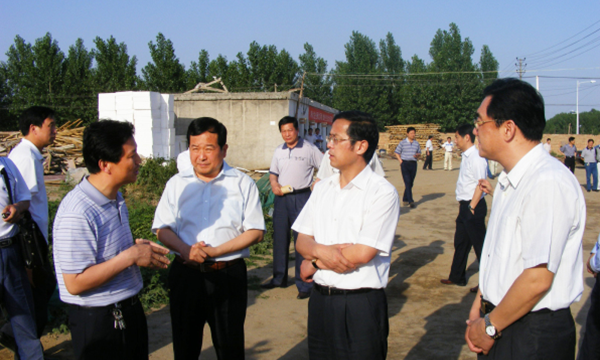 2016河南省省委副書(shū)記，組織部部長(cháng)葉冬松（右二）到校視察